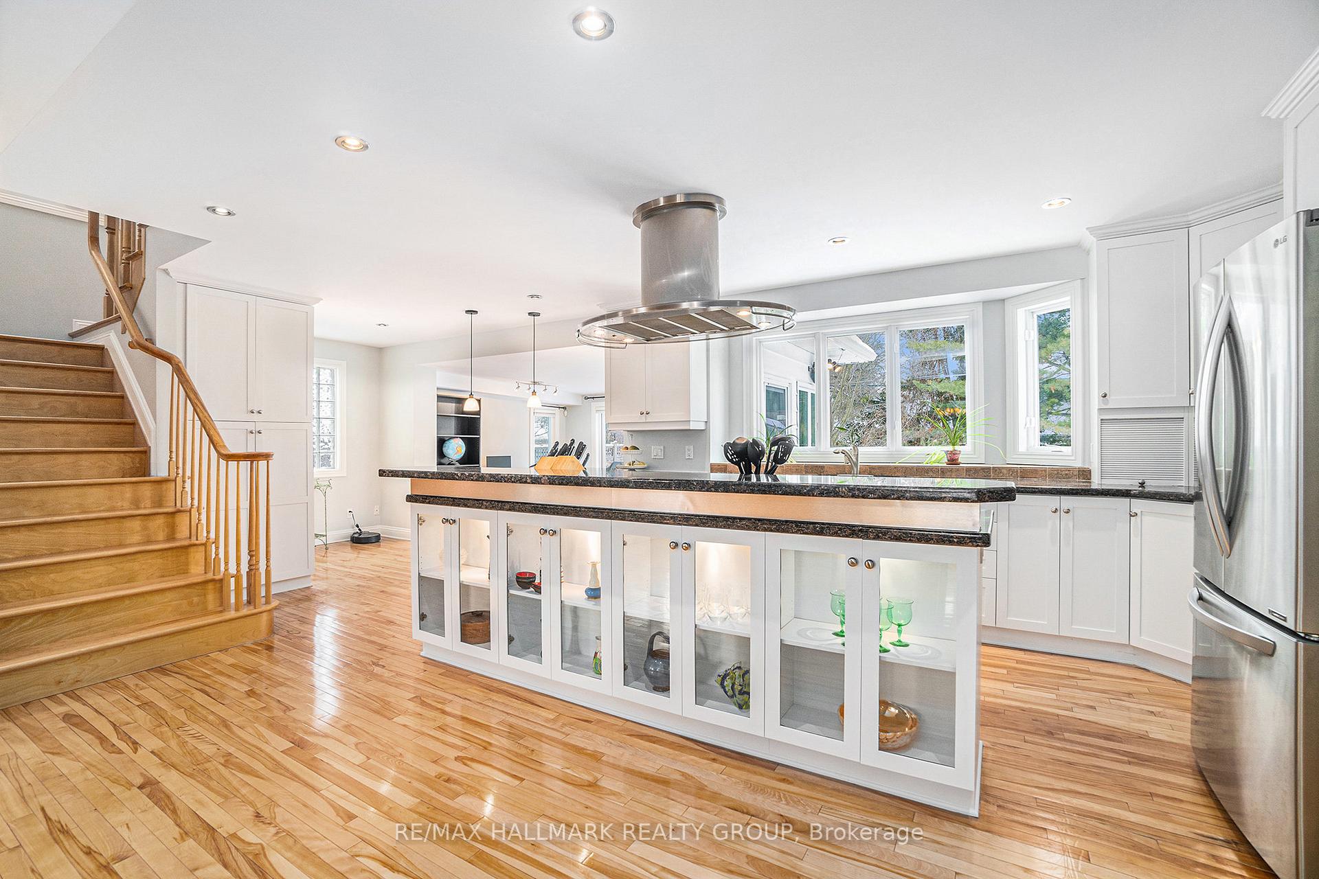 Photo 13 of 494 Mansfield Avenue, Ottawa, McKellar/Highland — HOMEH