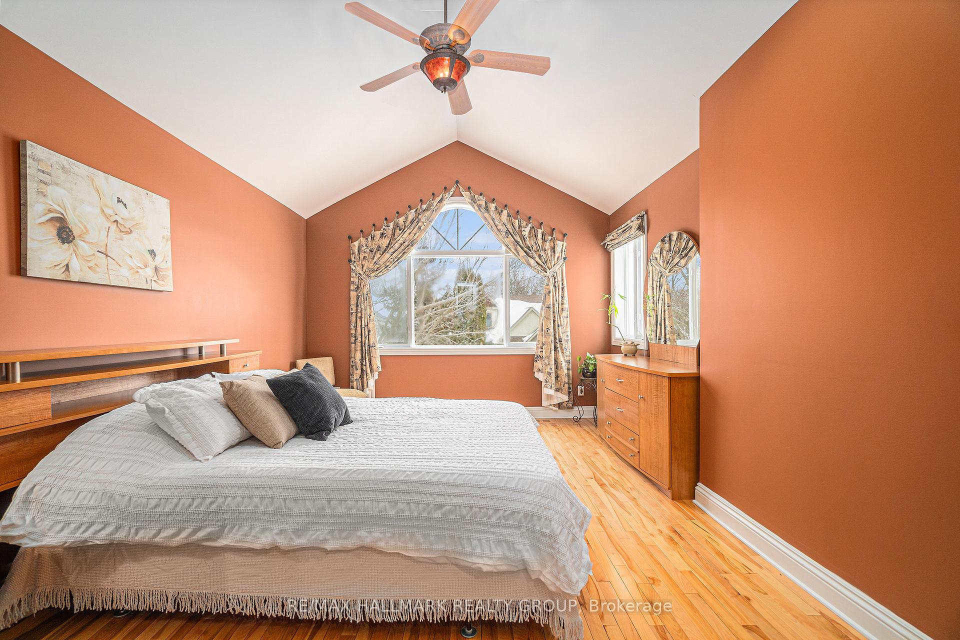 Photo 17 of 494 Mansfield Avenue, Ottawa, McKellar/Highland — HOMEH