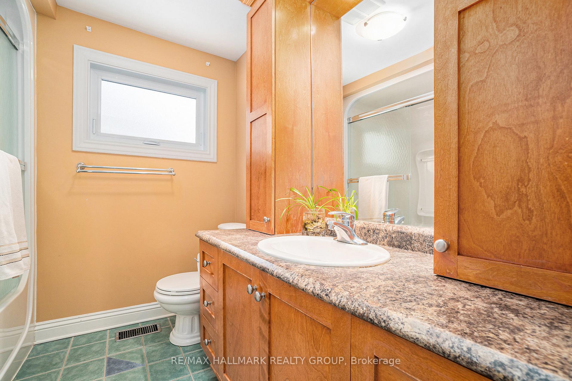 Photo 24 of 494 Mansfield Avenue, Ottawa, McKellar/Highland — HOMEH