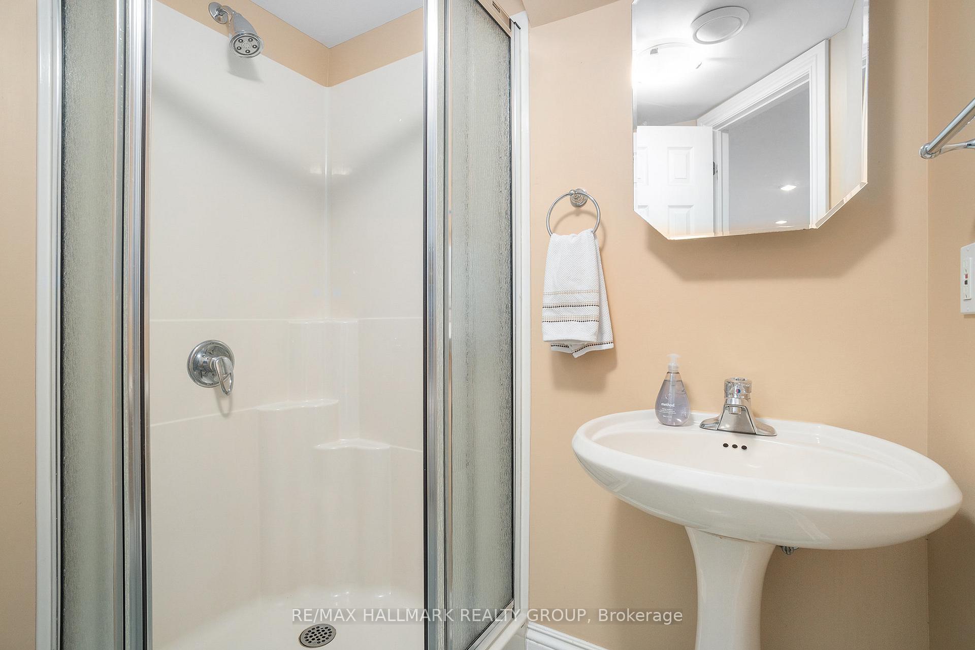 Photo 31 of 494 Mansfield Avenue, Ottawa, McKellar/Highland — HOMEH