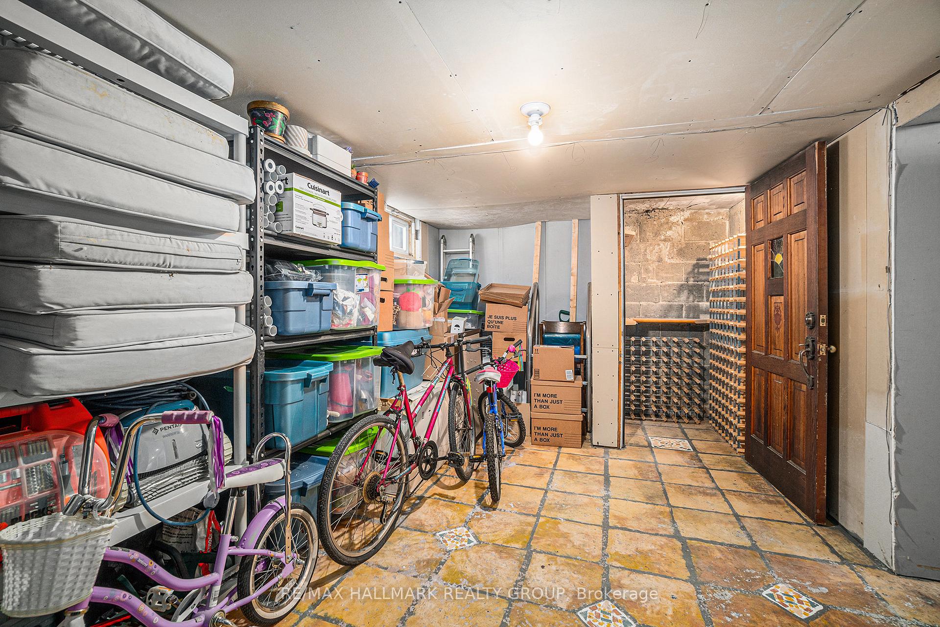 Photo 33 of 494 Mansfield Avenue, Ottawa, McKellar/Highland — HOMEH