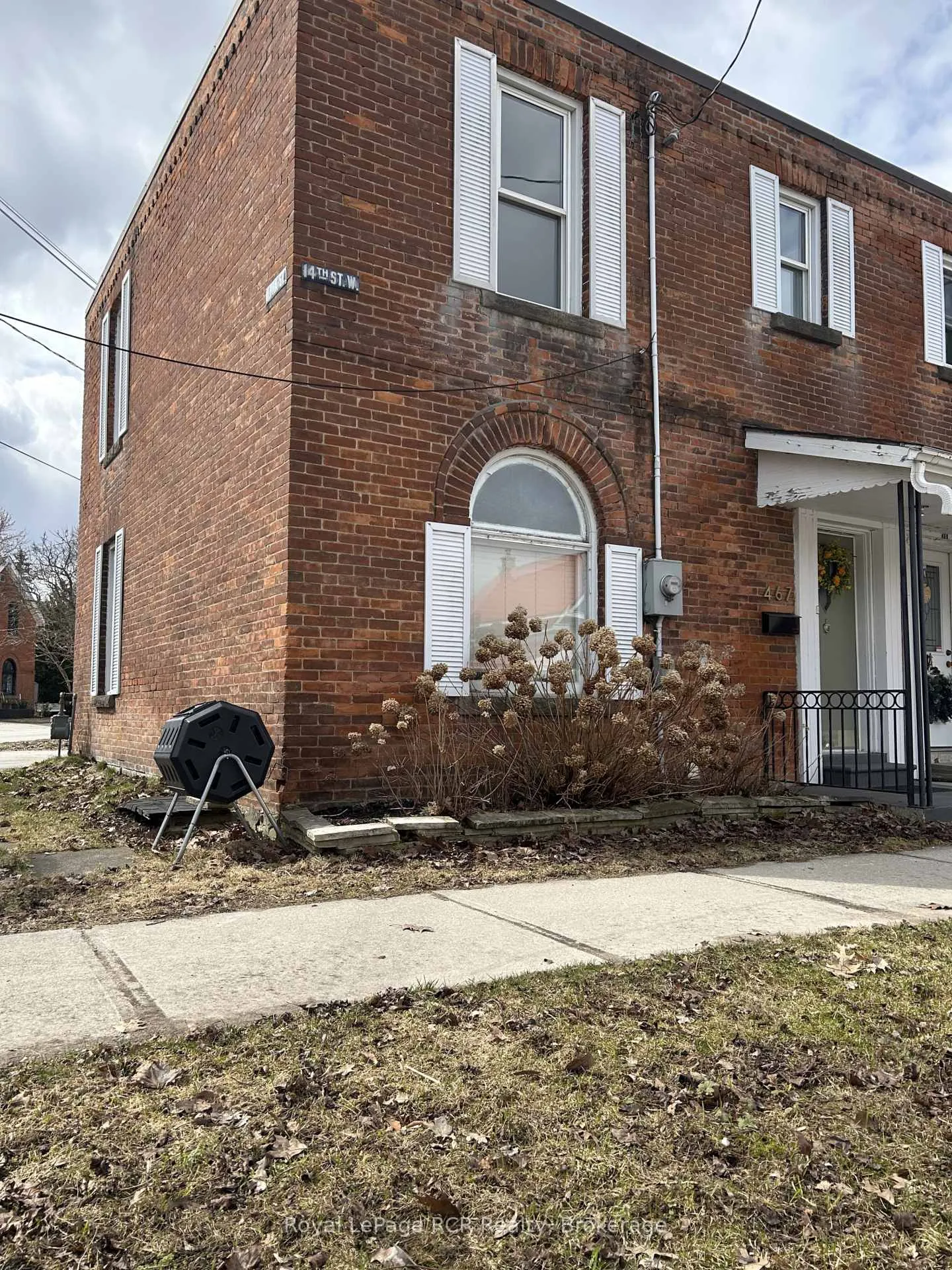 Front of 467 14th Street W