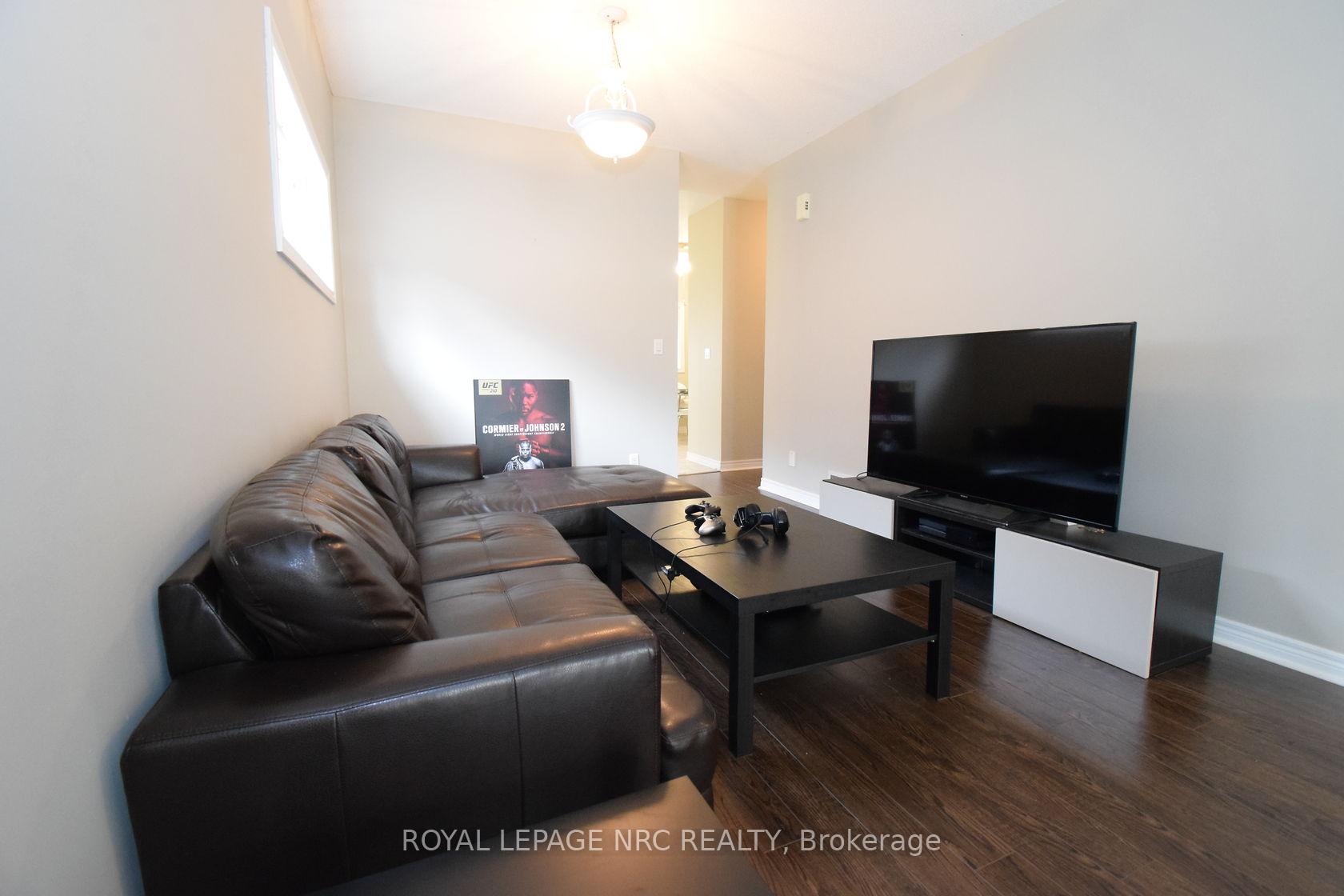 Photo 4 of 3 Cozocar Crescent, St. Catharines, Rykert/Vansickle — HOMEH