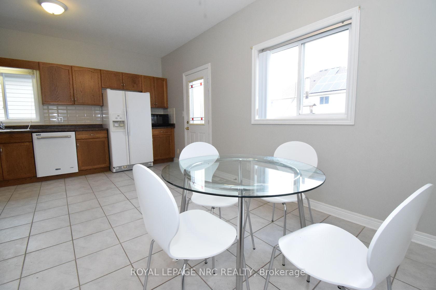 Photo 6 of 3 Cozocar Crescent, St. Catharines, Rykert/Vansickle — HOMEH