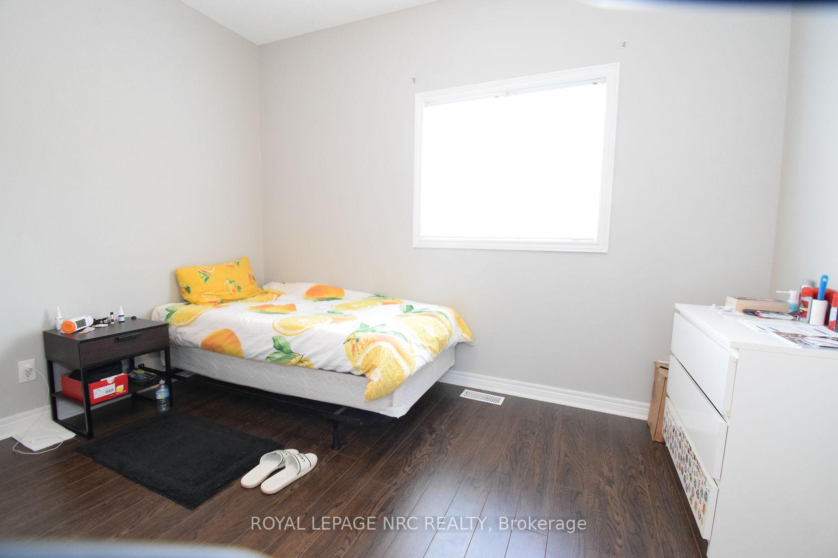 Photo 8 of 3 Cozocar Crescent, St. Catharines, Rykert/Vansickle — HOMEH