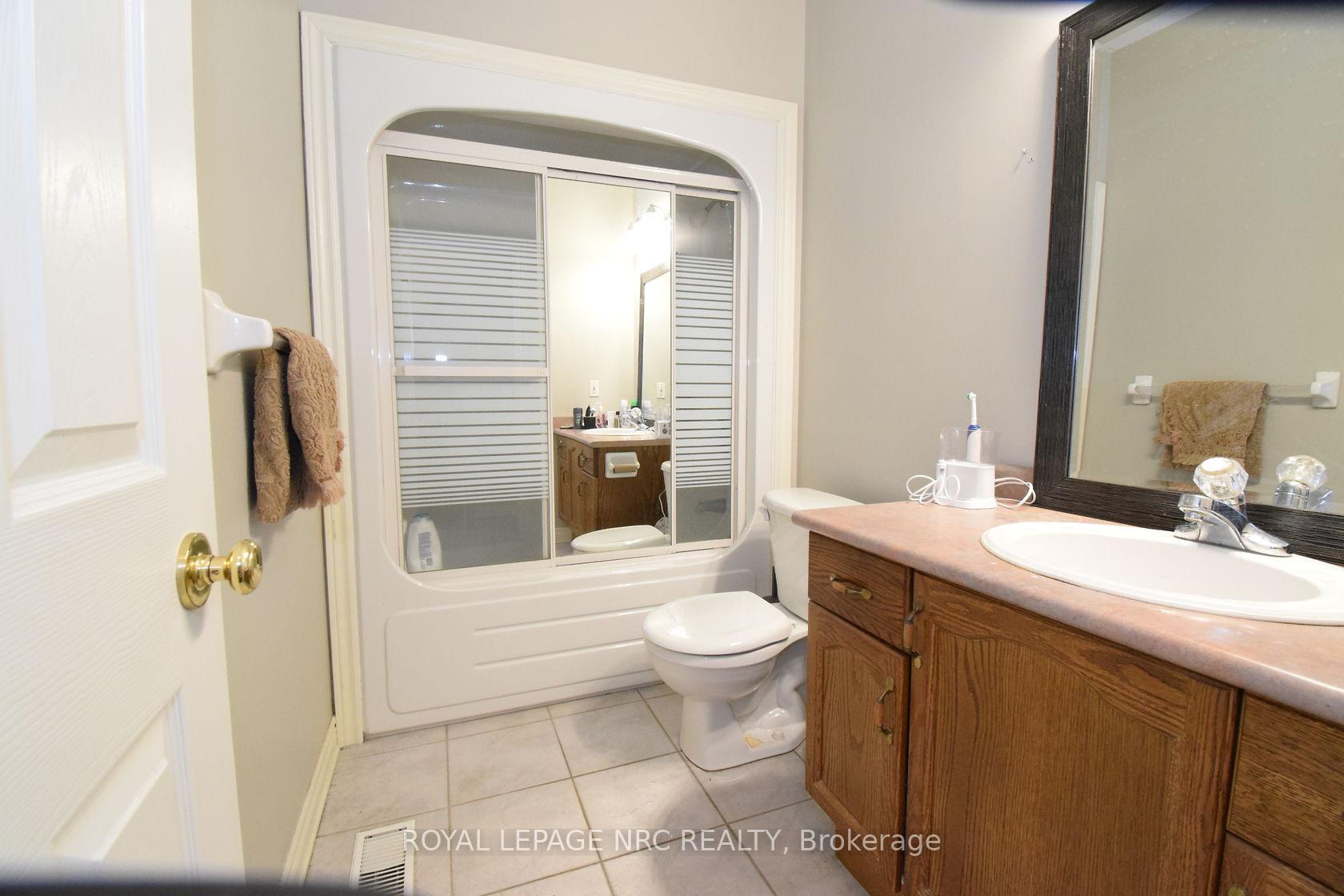 Photo 9 of 3 Cozocar Crescent, St. Catharines, Rykert/Vansickle — HOMEH