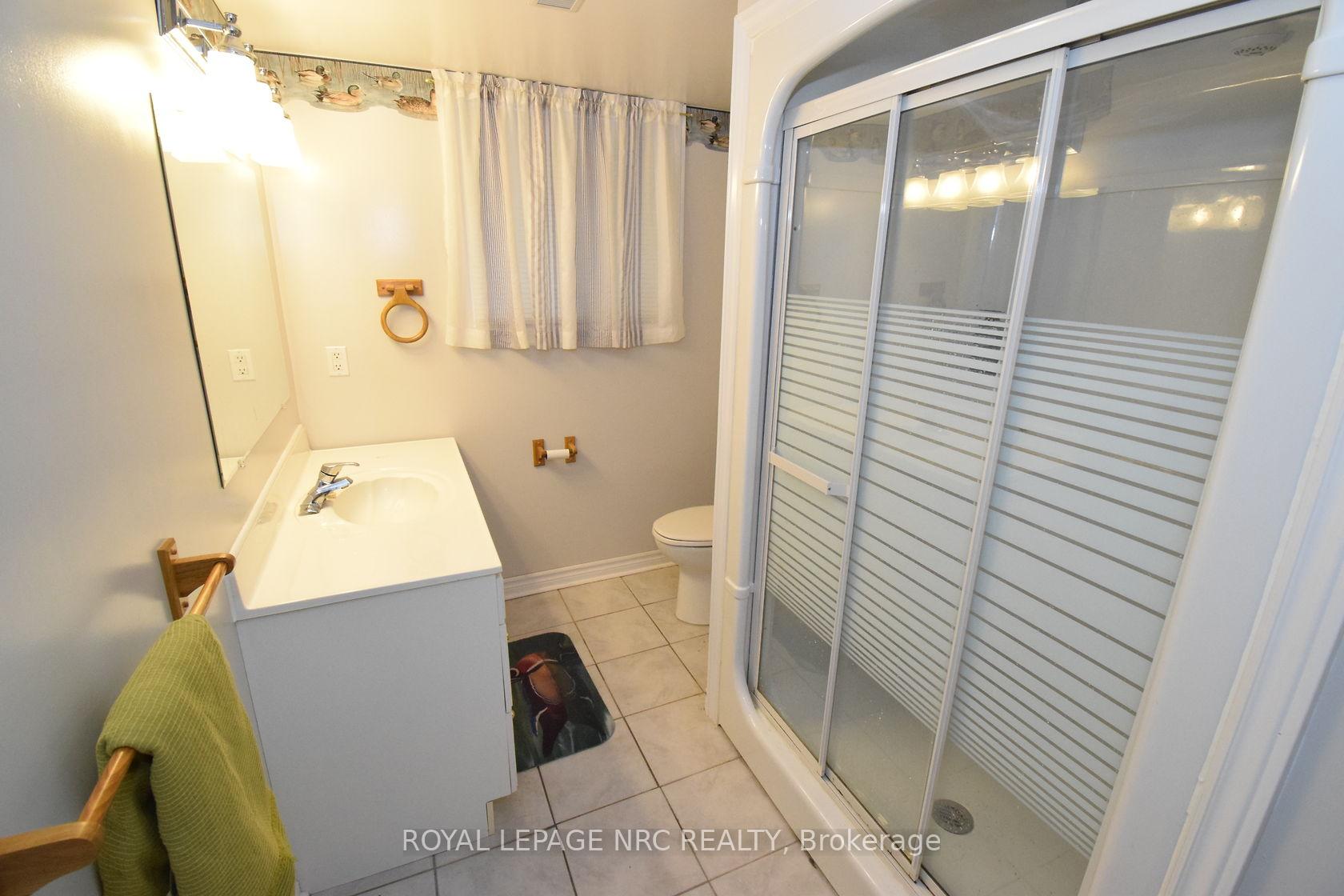 Photo 12 of 3 Cozocar Crescent, St. Catharines, Rykert/Vansickle — HOMEH