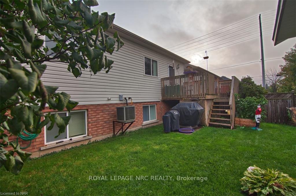 Photo 13 of 3 Cozocar Crescent, St. Catharines, Rykert/Vansickle — HOMEH