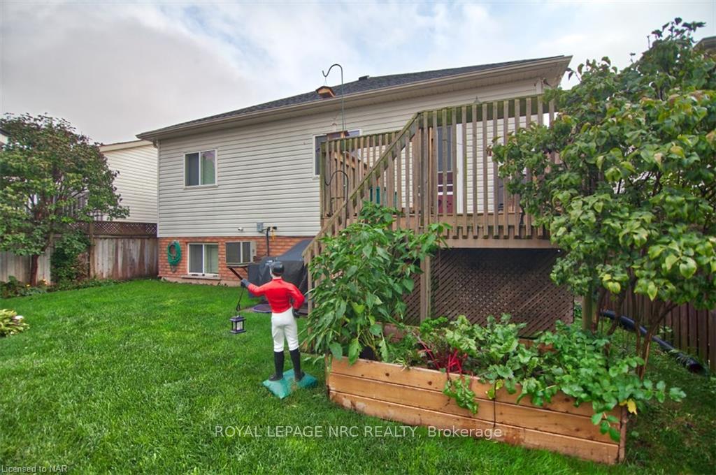 Photo 14 of 3 Cozocar Crescent, St. Catharines, Rykert/Vansickle — HOMEH