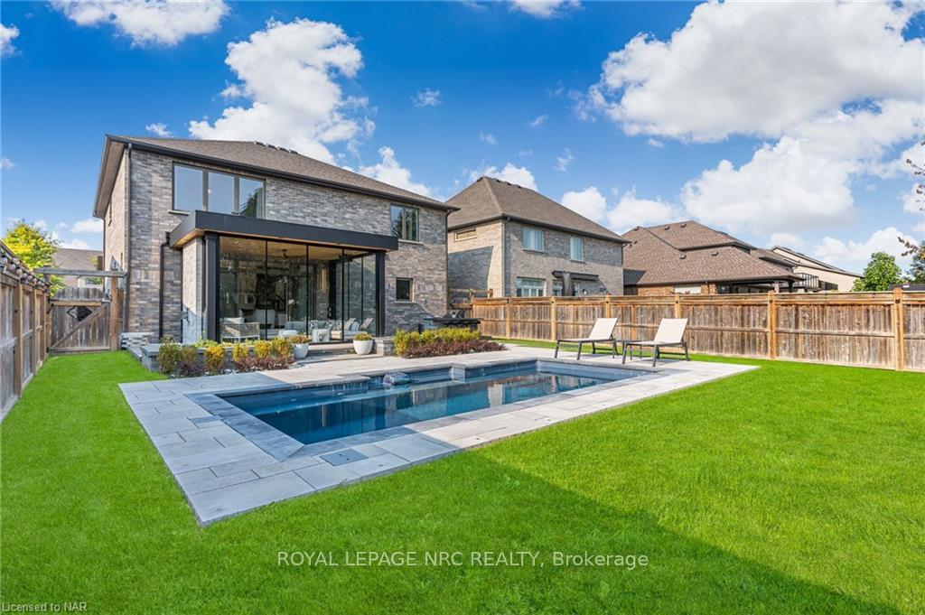 Photo 2 of 14 Tuscany Court, St. Catharines, Grapeview — HOMEH
