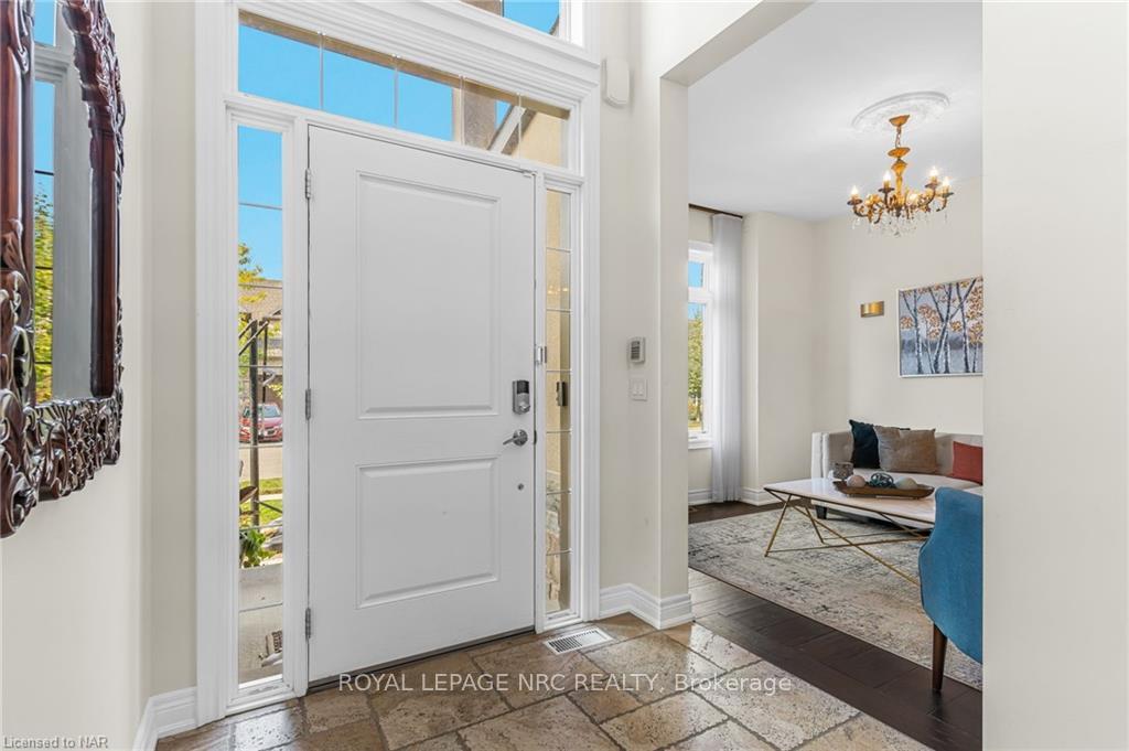 Photo 3 of 14 Tuscany Court, St. Catharines, Grapeview — HOMEH