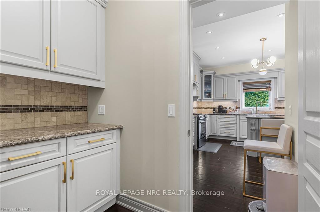 Photo 9 of 14 Tuscany Court, St. Catharines, Grapeview — HOMEH