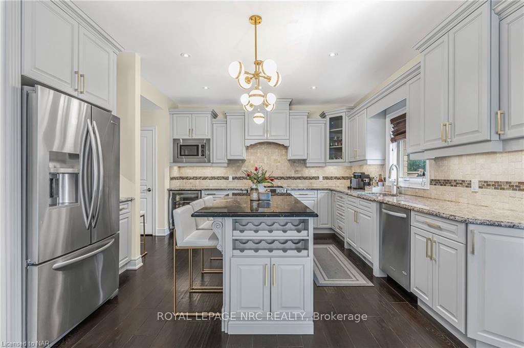 Photo 11 of 14 Tuscany Court, St. Catharines, Grapeview — HOMEH