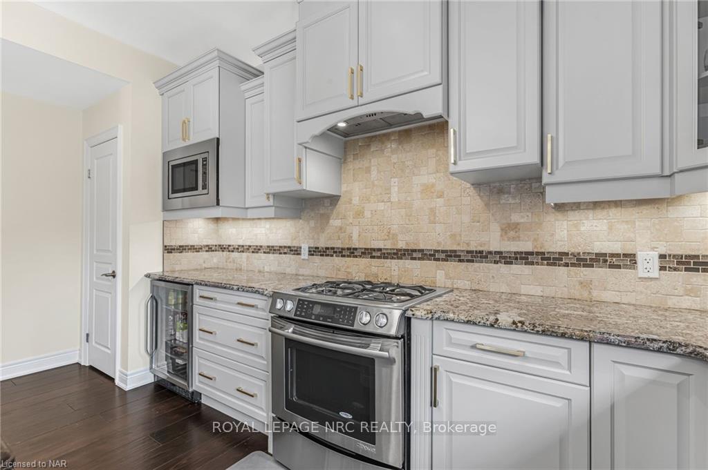 Photo 12 of 14 Tuscany Court, St. Catharines, Grapeview — HOMEH