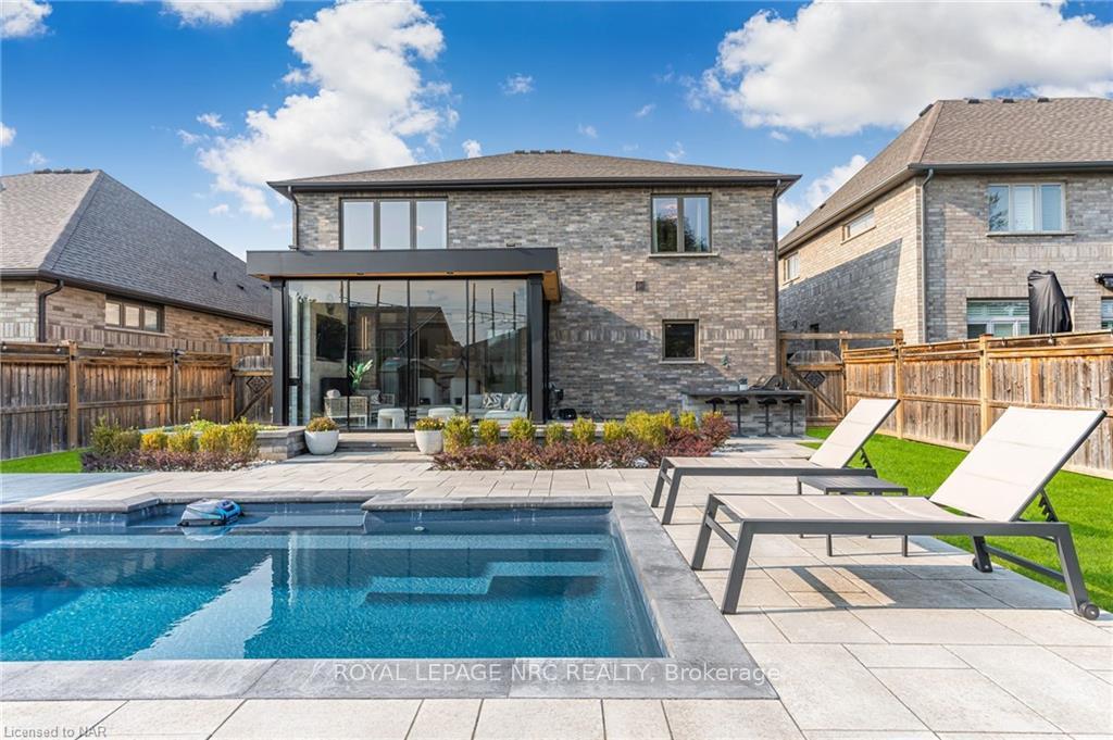 Photo 35 of 14 Tuscany Court, St. Catharines, Grapeview — HOMEH