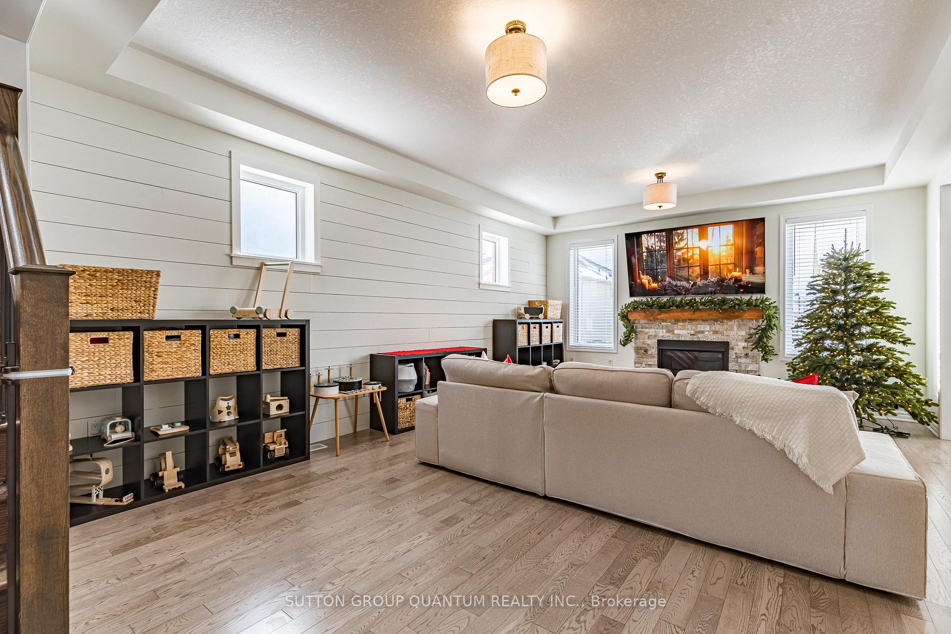 Photo 6 of 189 Stillwater Crescent, Hamilton, Waterdown — HOMEH