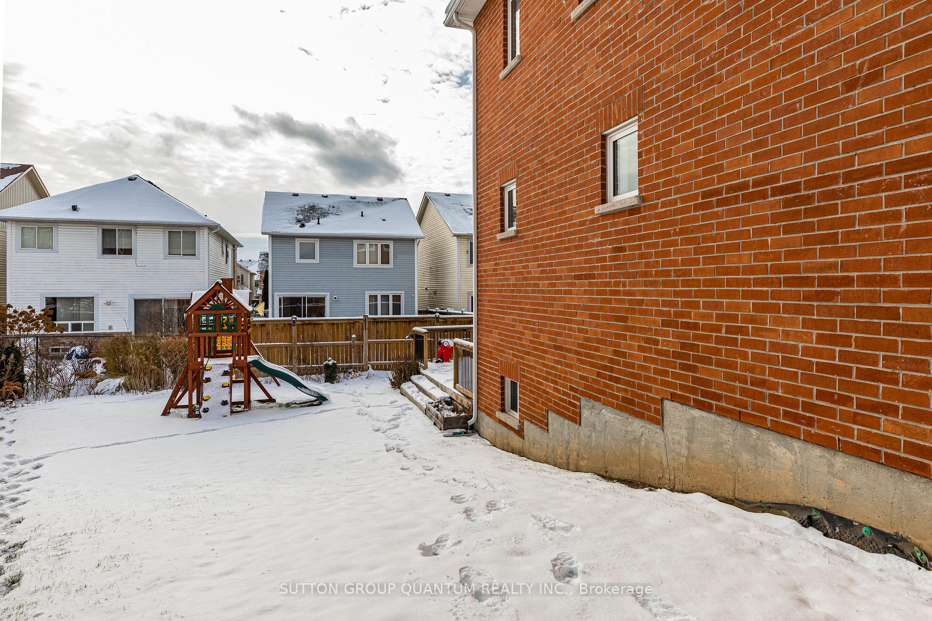 Photo 32 of 189 Stillwater Crescent, Hamilton, Waterdown — HOMEH