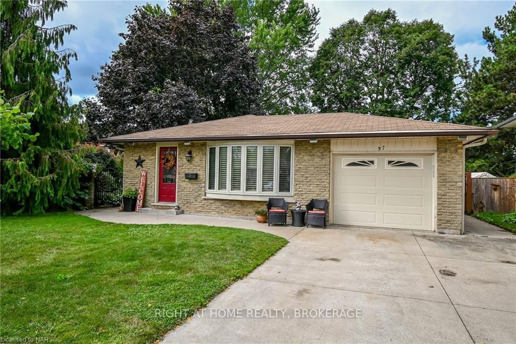 Photo 2 of 37 Bendingroad Crescent, St. Catharines, Lakeport — HOMEH
