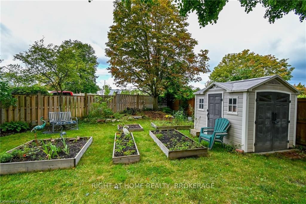 Photo 5 of 37 Bendingroad Crescent, St. Catharines, Lakeport — HOMEH