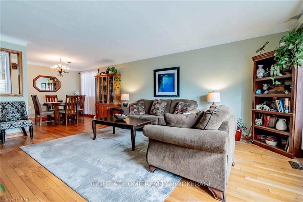 Photo 8 of 37 Bendingroad Crescent, St. Catharines, Lakeport — HOMEH