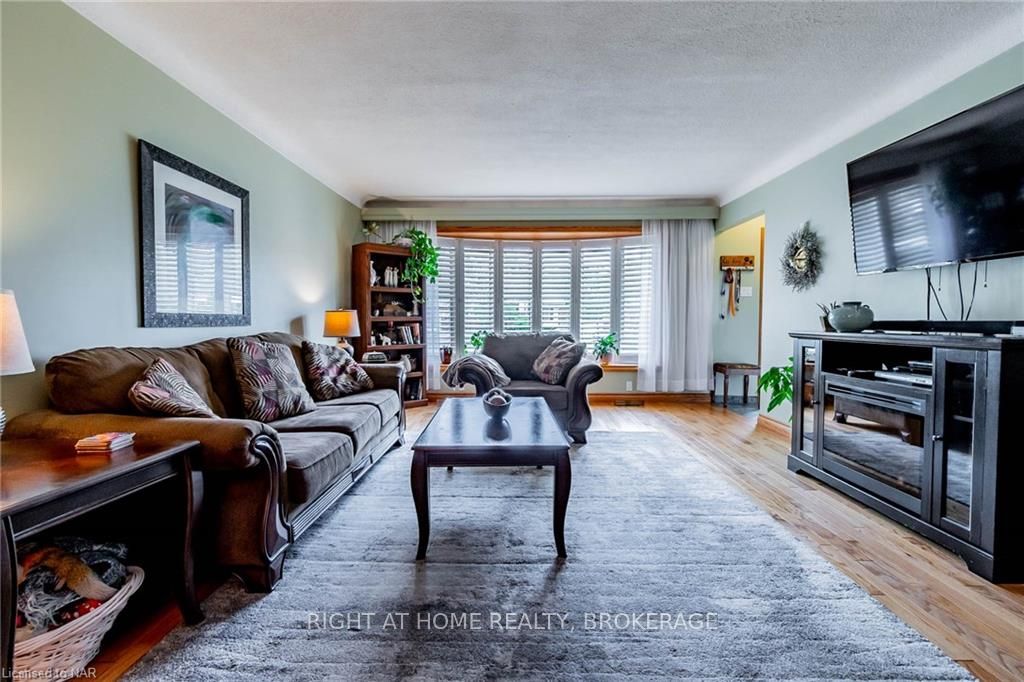 Photo 9 of 37 Bendingroad Crescent, St. Catharines, Lakeport — HOMEH