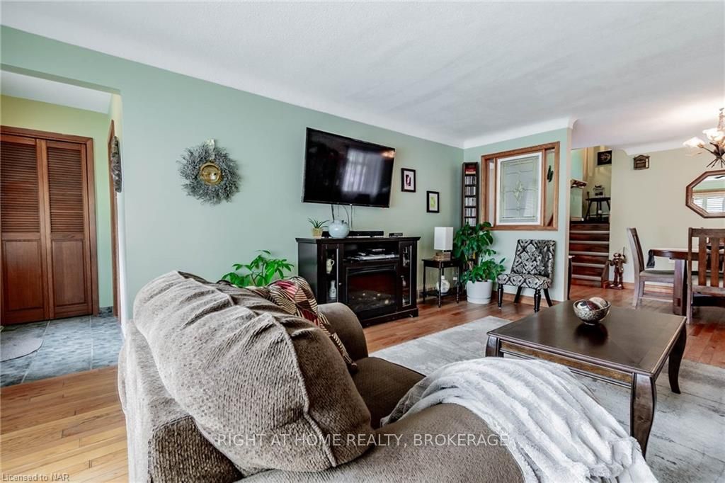 Photo 10 of 37 Bendingroad Crescent, St. Catharines, Lakeport — HOMEH