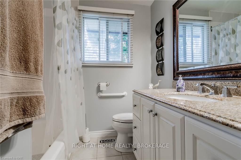 Photo 12 of 37 Bendingroad Crescent, St. Catharines, Lakeport — HOMEH