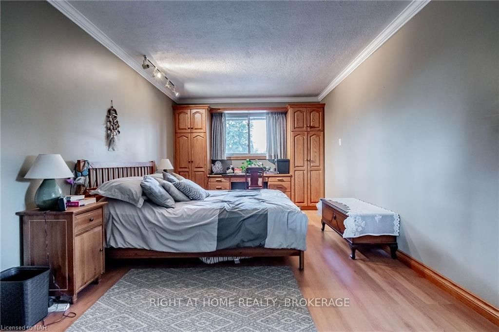 Photo 13 of 37 Bendingroad Crescent, St. Catharines, Lakeport — HOMEH
