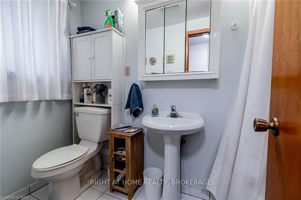 Photo 15 of 37 Bendingroad Crescent, St. Catharines, Lakeport — HOMEH