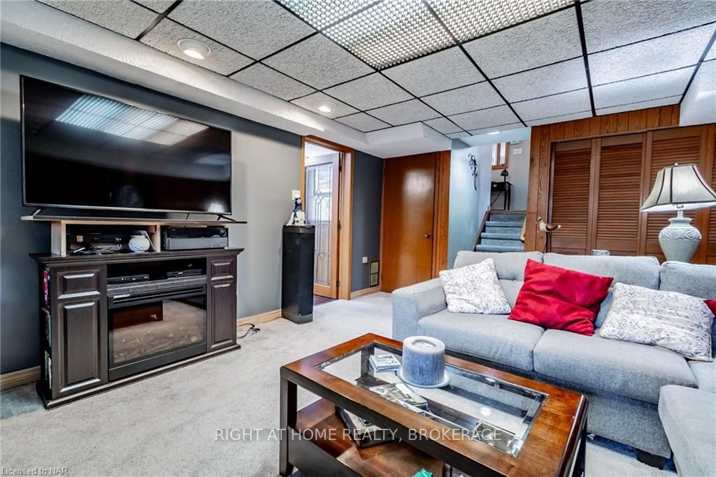 Photo 17 of 37 Bendingroad Crescent, St. Catharines, Lakeport — HOMEH