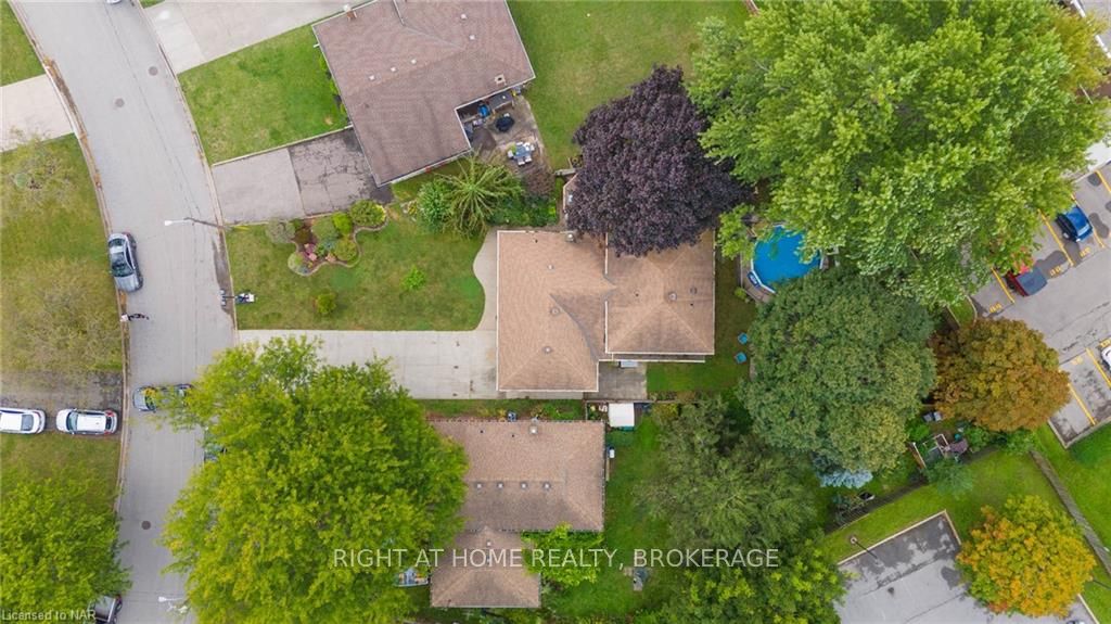 Photo 19 of 37 Bendingroad Crescent, St. Catharines, Lakeport — HOMEH