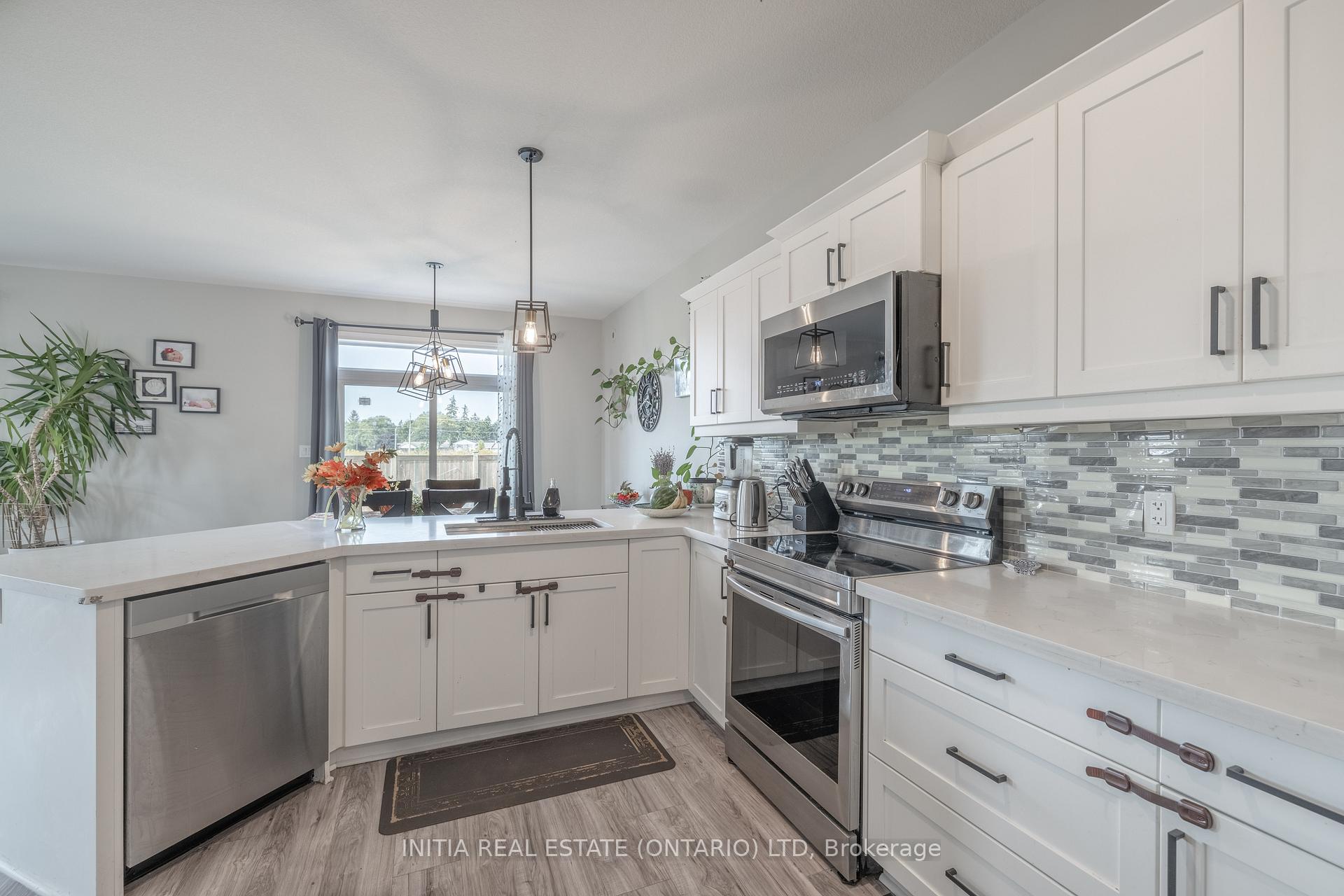 Photo 13 of 1 Oxford Terrace N, St. Thomas — HOMEH