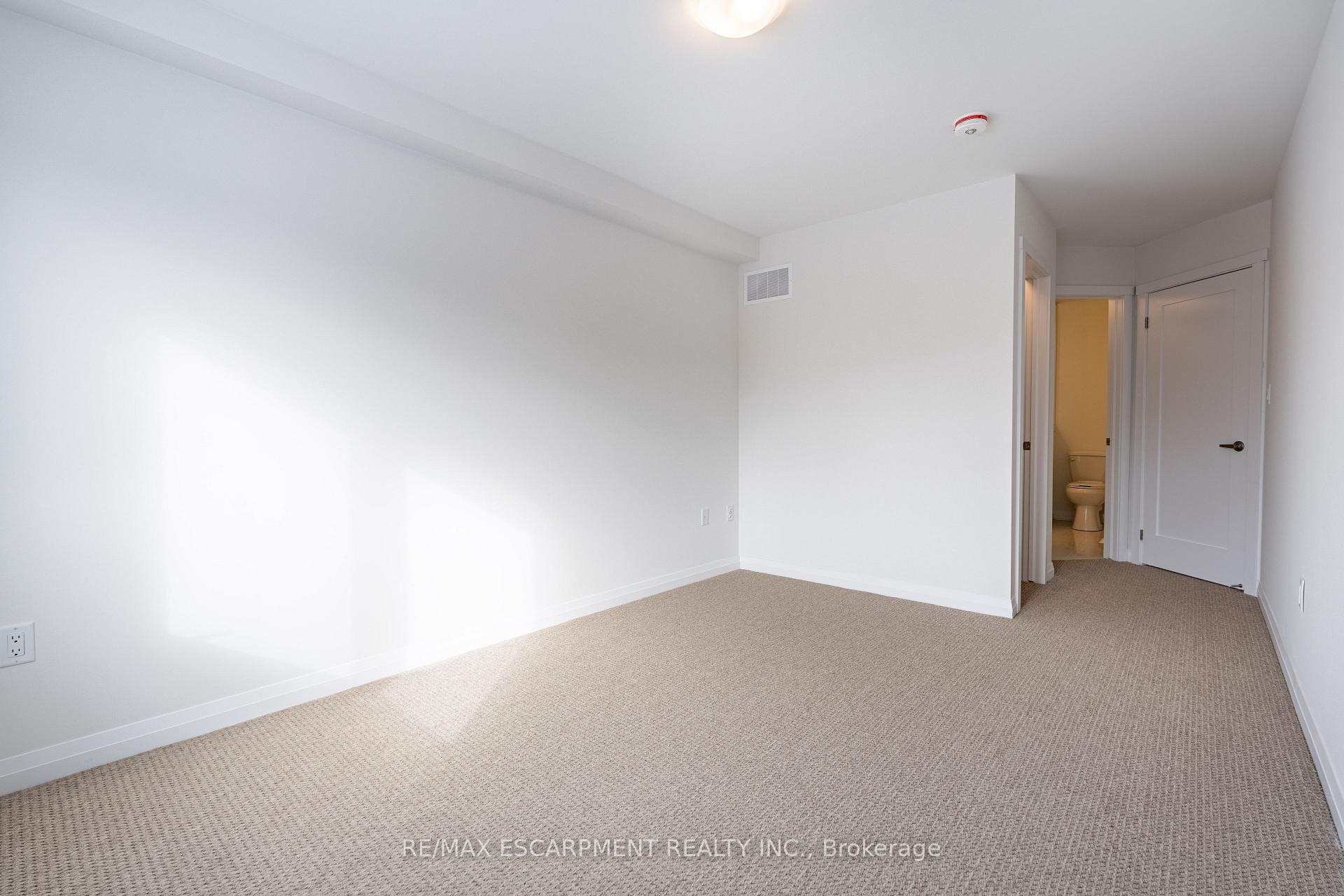 Photo 4 of 203 Lormont Boulevard, Hamilton, Stoney Creek Mountain — HOMEH