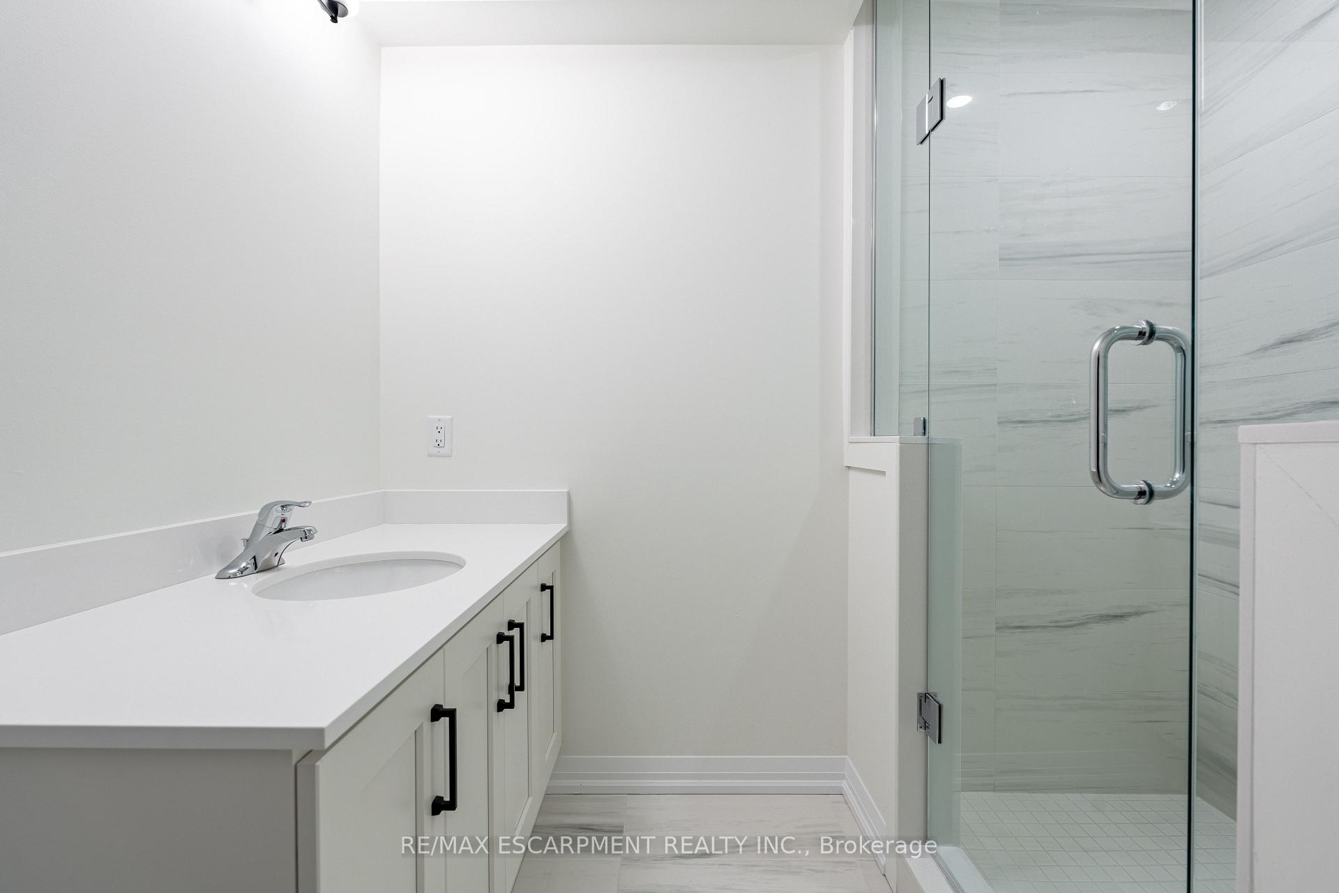 Photo 5 of 203 Lormont Boulevard, Hamilton, Stoney Creek Mountain — HOMEH