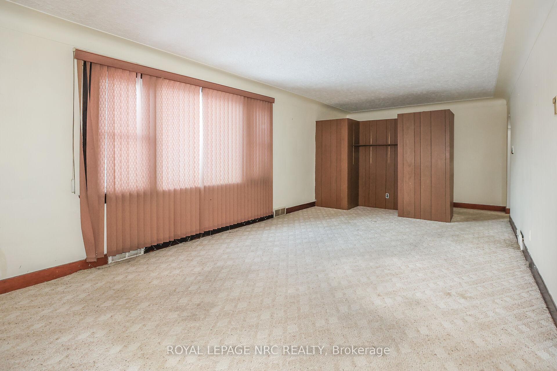 Photo 6 of 204 Lakeshore Road, St. Catharines, Vine/Linwell — HOMEH