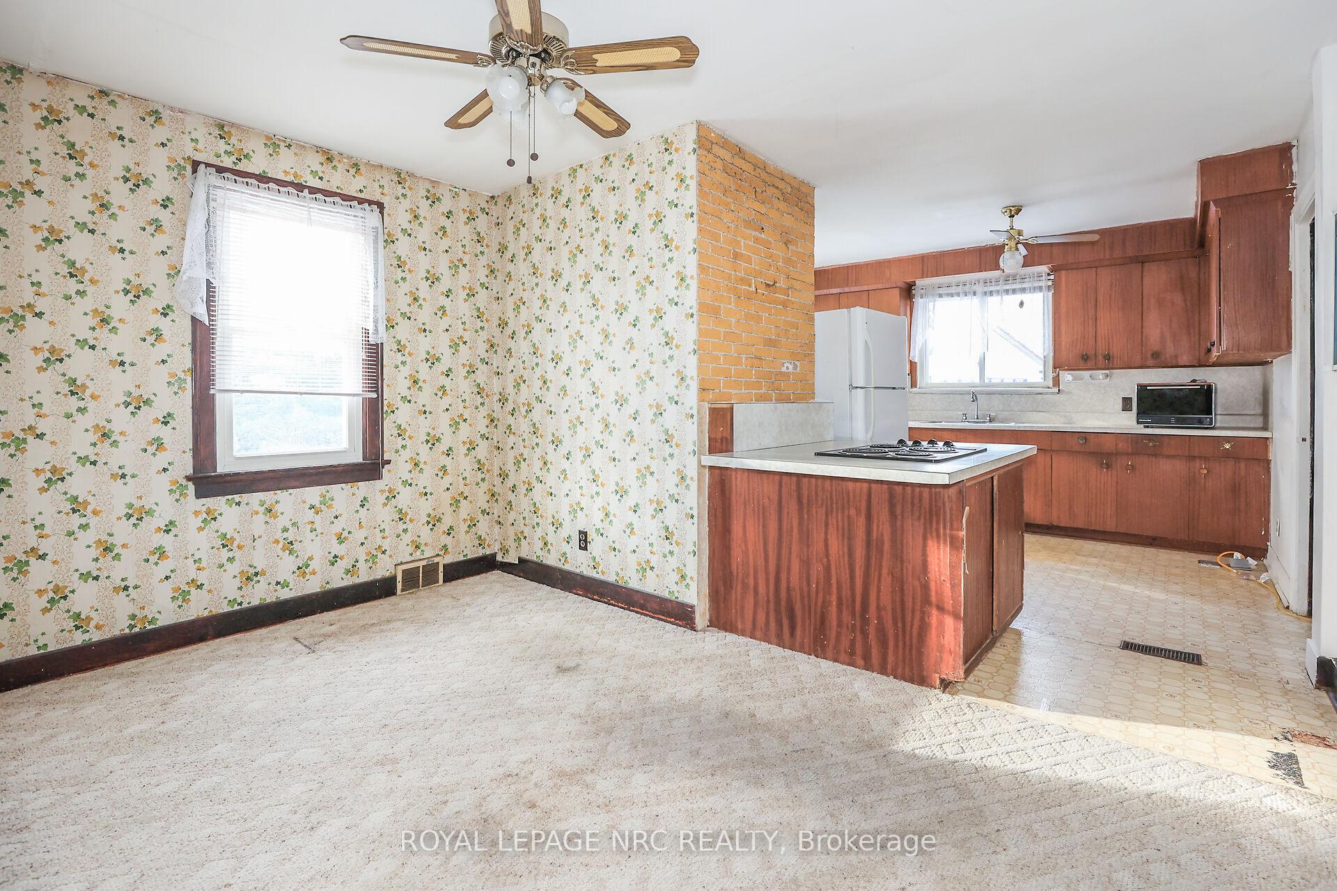 Photo 8 of 204 Lakeshore Road, St. Catharines, Vine/Linwell — HOMEH