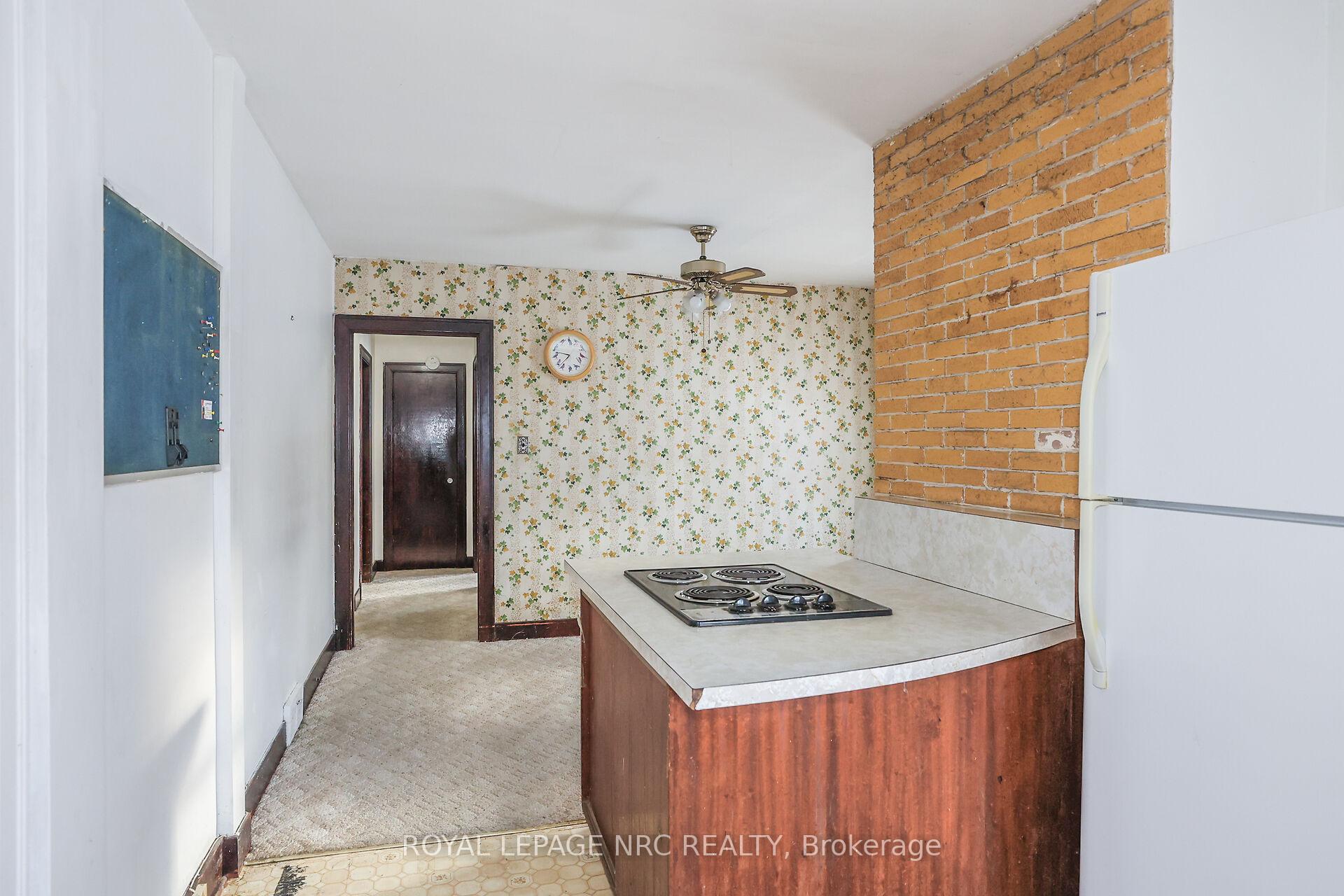 Photo 11 of 204 Lakeshore Road, St. Catharines, Vine/Linwell — HOMEH