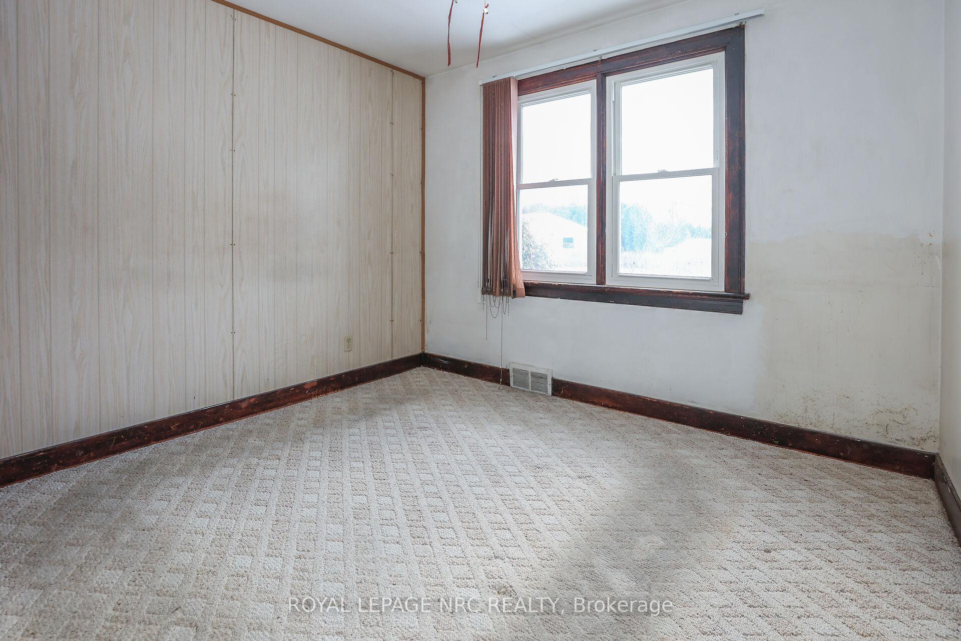 Photo 14 of 204 Lakeshore Road, St. Catharines, Vine/Linwell — HOMEH