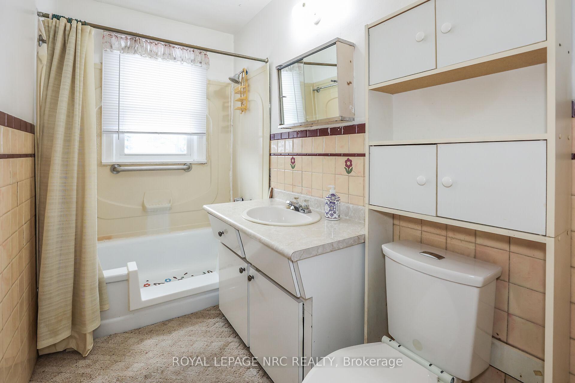 Photo 16 of 204 Lakeshore Road, St. Catharines, Vine/Linwell — HOMEH
