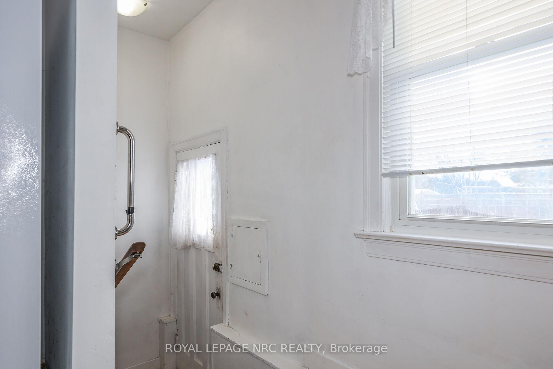 Photo 19 of 204 Lakeshore Road, St. Catharines, Vine/Linwell — HOMEH