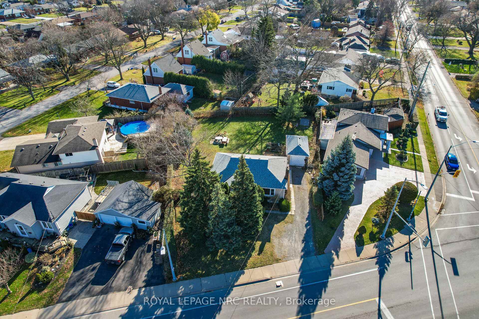 Photo 37 of 204 Lakeshore Road, St. Catharines, Vine/Linwell — HOMEH