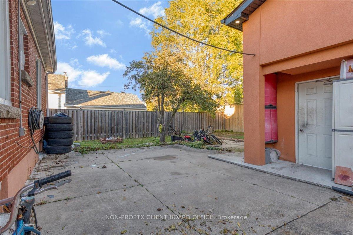 Photo 6 of 118 Second Street N, Hamilton, Stoney Creek — HOMEH