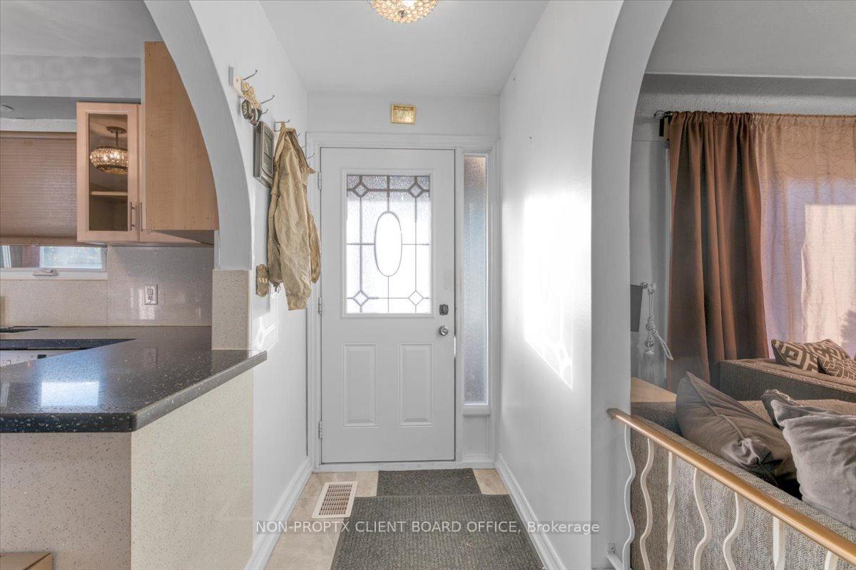 Photo 12 of 118 Second Street N, Hamilton, Stoney Creek — HOMEH