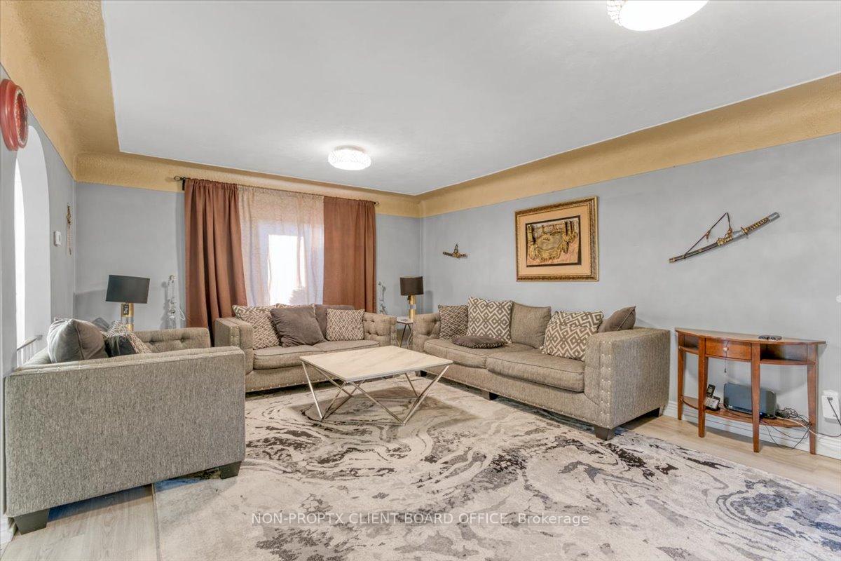 Photo 13 of 118 Second Street N, Hamilton, Stoney Creek — HOMEH