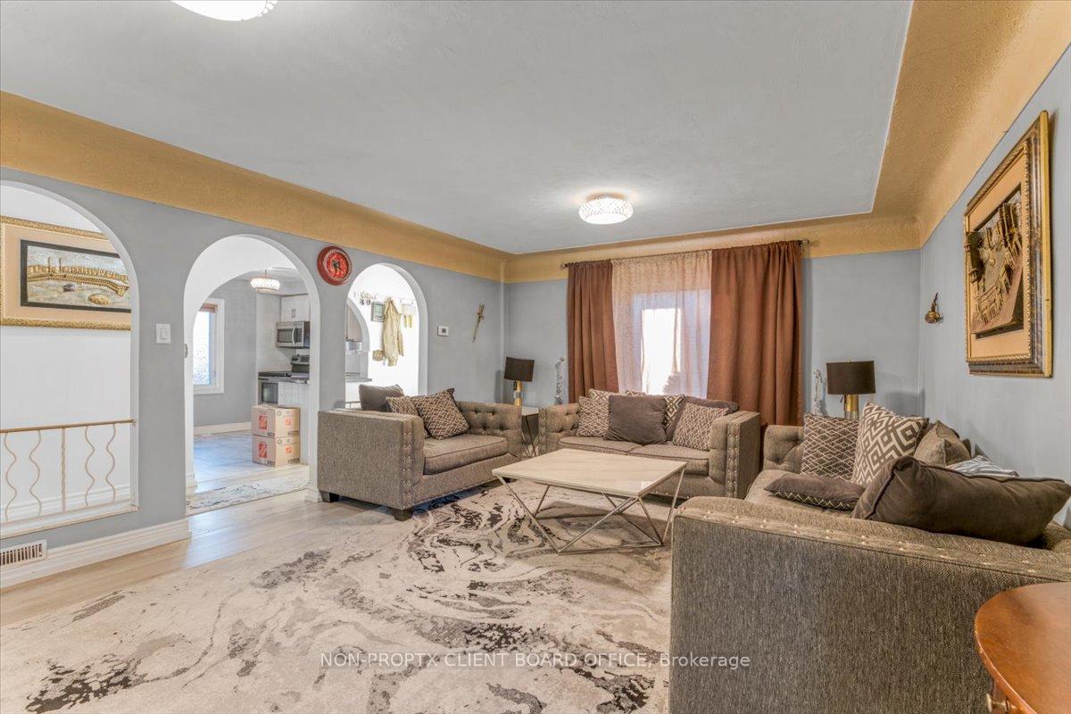 Photo 14 of 118 Second Street N, Hamilton, Stoney Creek — HOMEH