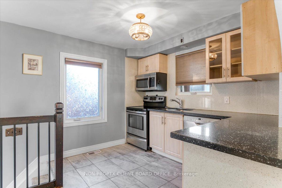 Photo 15 of 118 Second Street N, Hamilton, Stoney Creek — HOMEH