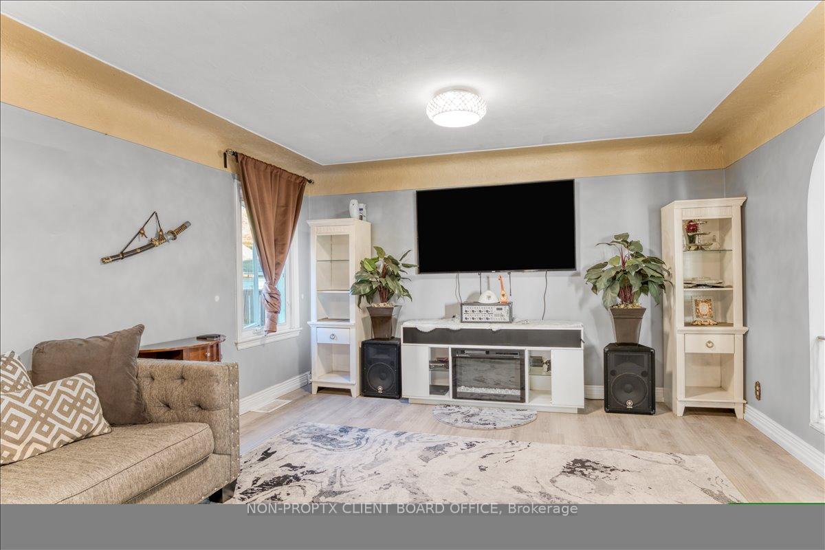 Photo 17 of 118 Second Street N, Hamilton, Stoney Creek — HOMEH