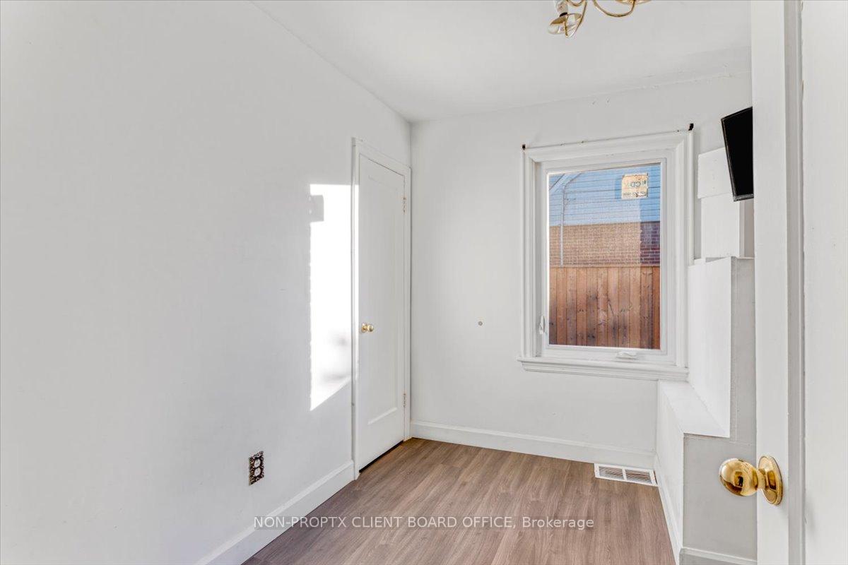 Photo 18 of 118 Second Street N, Hamilton, Stoney Creek — HOMEH