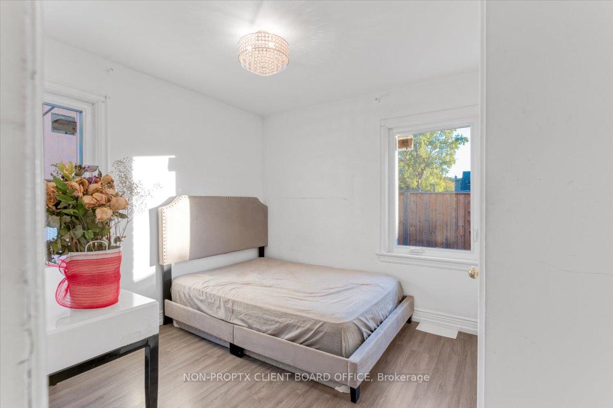 Photo 21 of 118 Second Street N, Hamilton, Stoney Creek — HOMEH