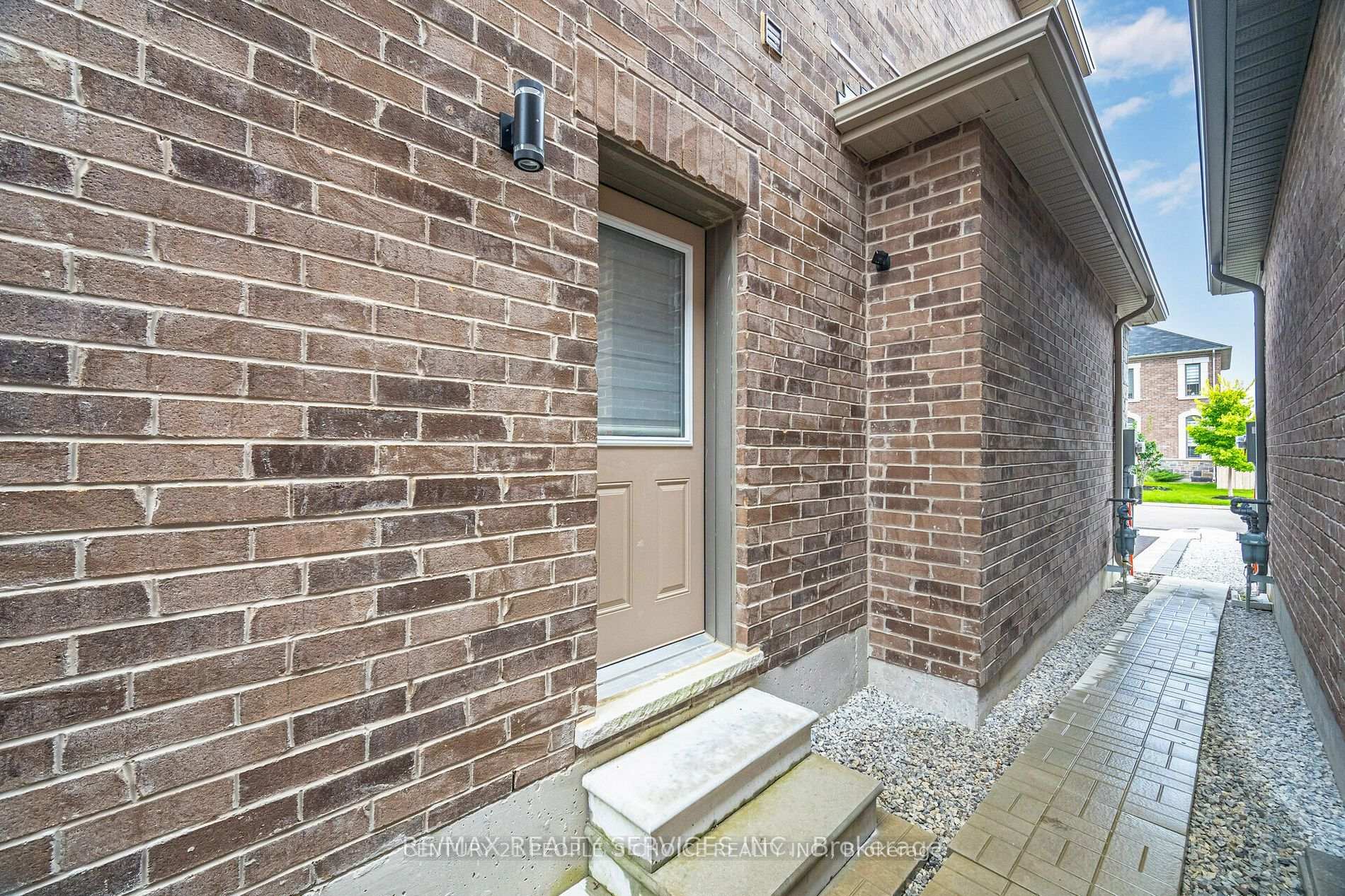 Photo 3 of 53 Ash Hill Avenue, Caledon, Caledon East — HOMEH